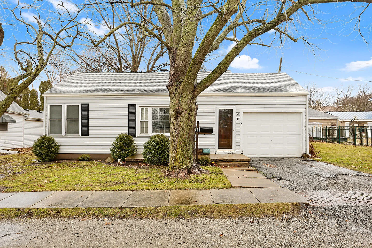 218 N Lincoln St photo 1