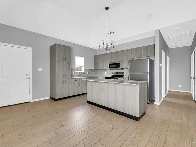 2704 E Eisenhower Ave #4 — Photo 8