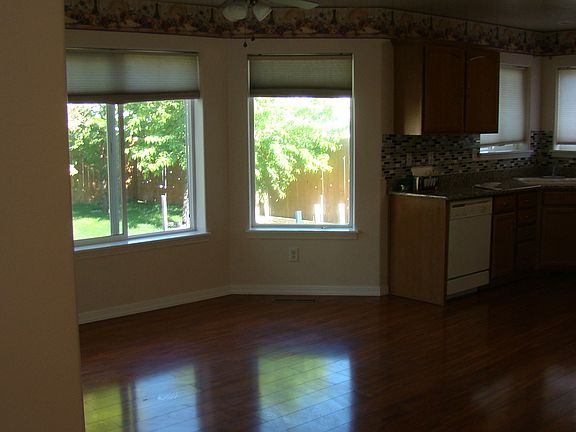 3rd image of 1507 Anny Dr W