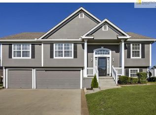 2107 NW Rosewood Dr, Grain Valley, MO 64029