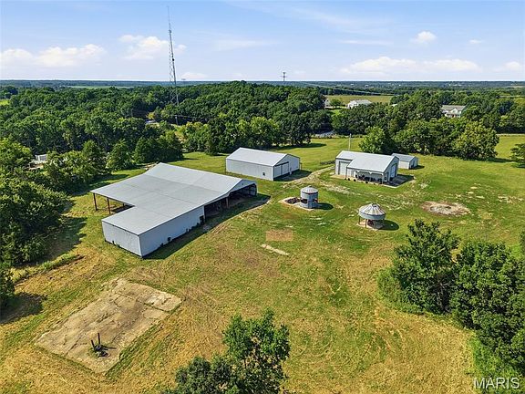 3rd image of 1600 Dietrich Rd