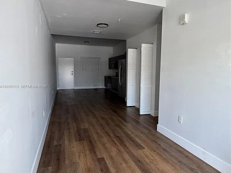 1021 NW 1st St #302 — Photo 7
