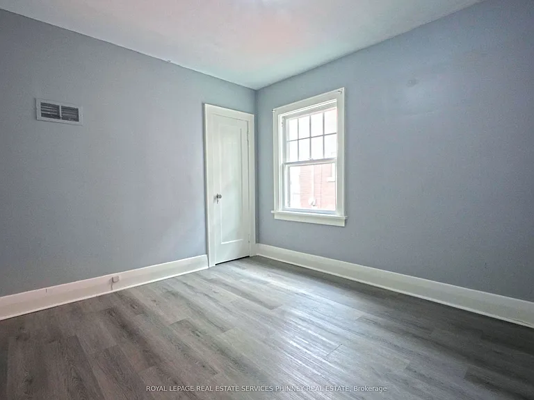 26 Avenue Pl — Photo 10