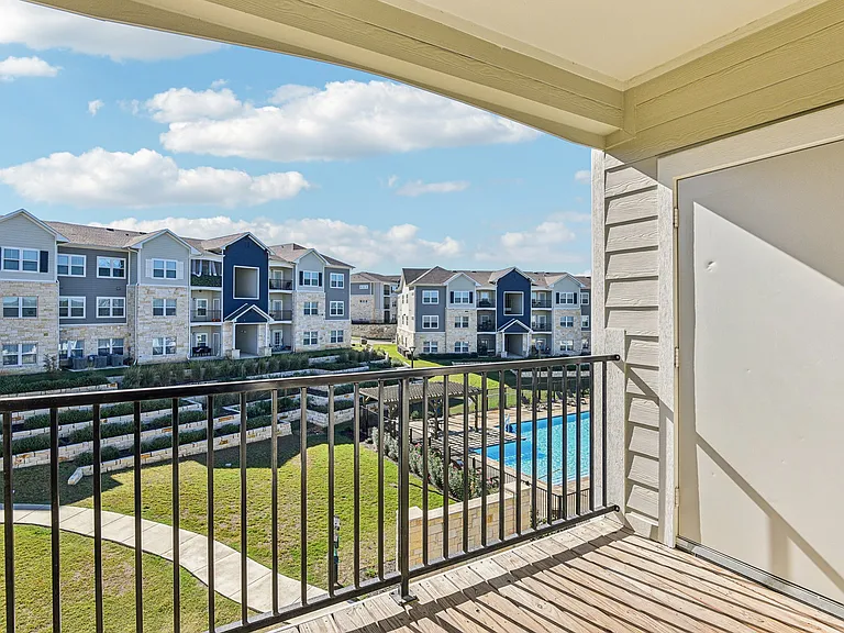 Crosswinds Apartment Homes — Photo 8