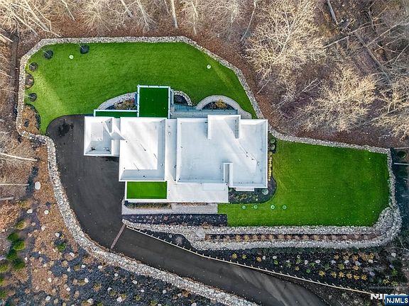 4th image of 10 Big Ramapo Rd