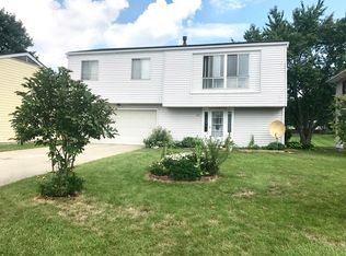 32 Village Ct, Elgin, IL 60120
