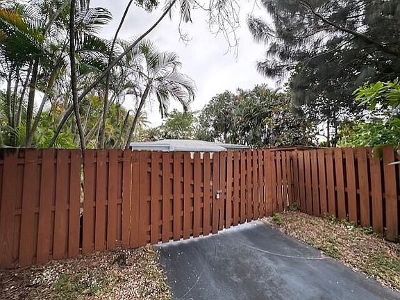 2nd image of 1660 SW 28th Avenue