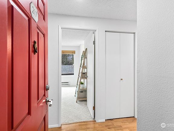 3rd image of 19853 25th Avenue NE #217