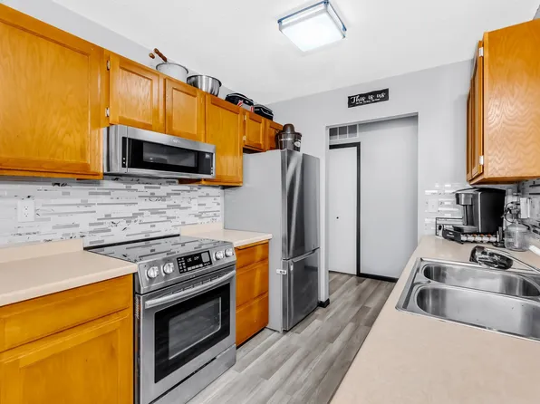 3175 Village Trl APT 107, Hastings, MN 55033
