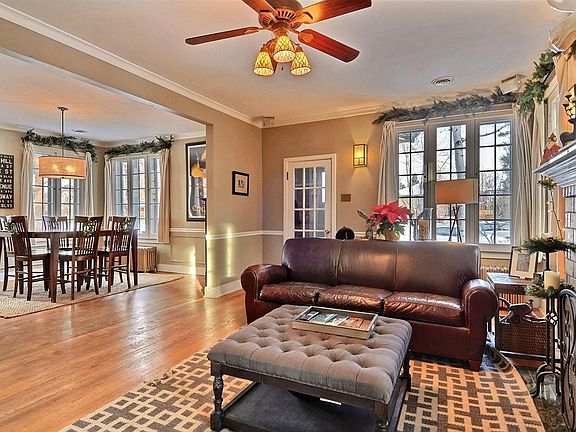 2nd image of 2077 Dahlia St