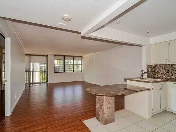 4th image of 1915 Brickell Ave #909C