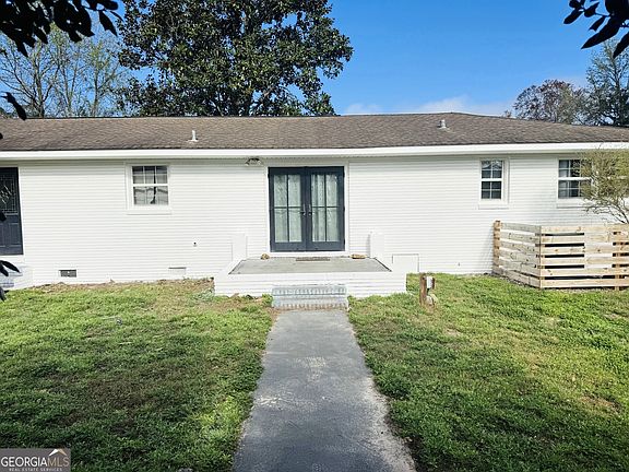 2nd image of 909 Clarks Bluff Rd