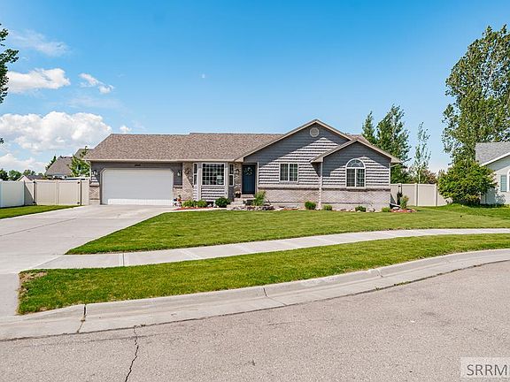 3rd image of 3947 E Jordan Cir