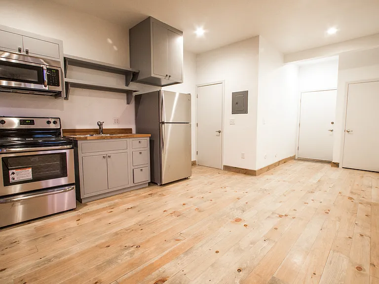 801 N Piedras St — Photo 4