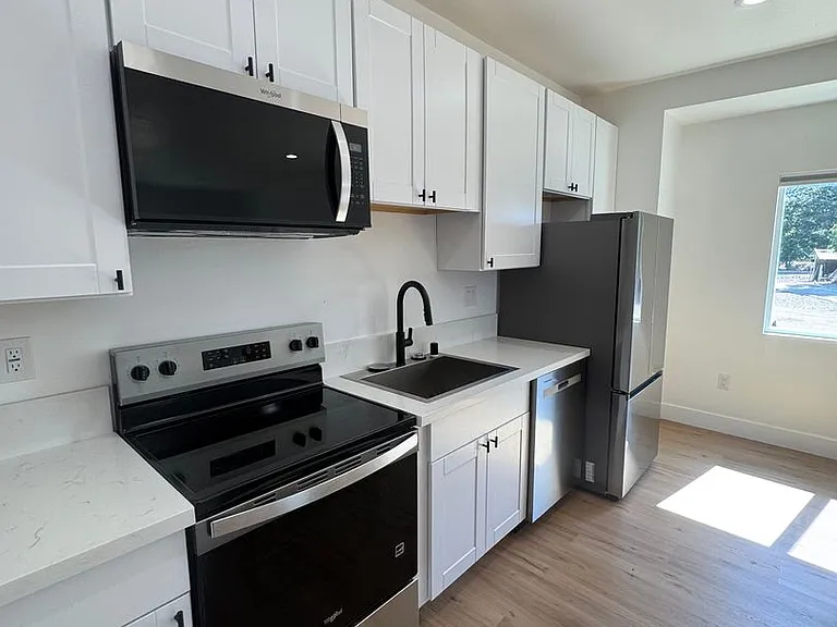 240 White Rd — Photo 16