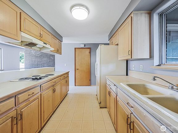 5th image of 9015 Winona Street SW