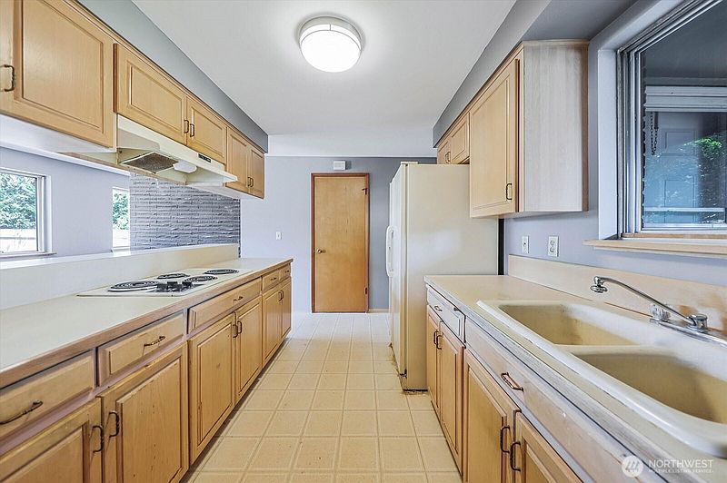 5th image of 9015 Winona Street SW