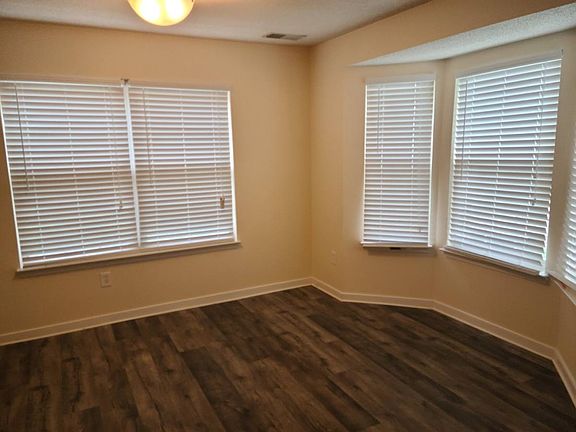 4th image of 924 Wheelwood Way