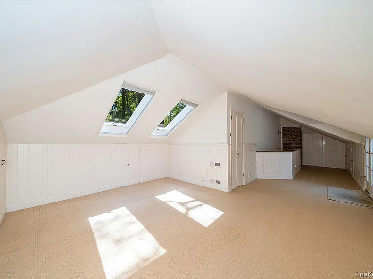 105 Douglas Rd — Photo 14