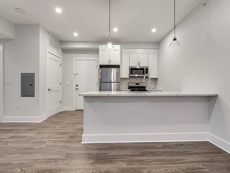 658 Grand St #504 — Photo 6