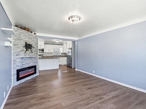 5th image of 1231 E Ridgeway Ave