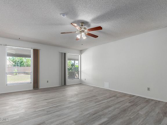 2nd image of 828 E LE MARCHE Avenue