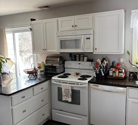 5th image of 9919 Blake Ln