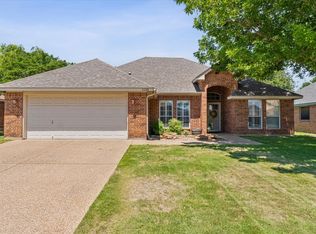 1120 Park Gln, Crowley, TX 76036
