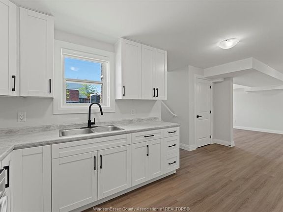 5th image of 1861 Meldrum Rd #2
