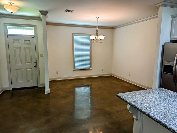 4th image of 102 Cane Dr