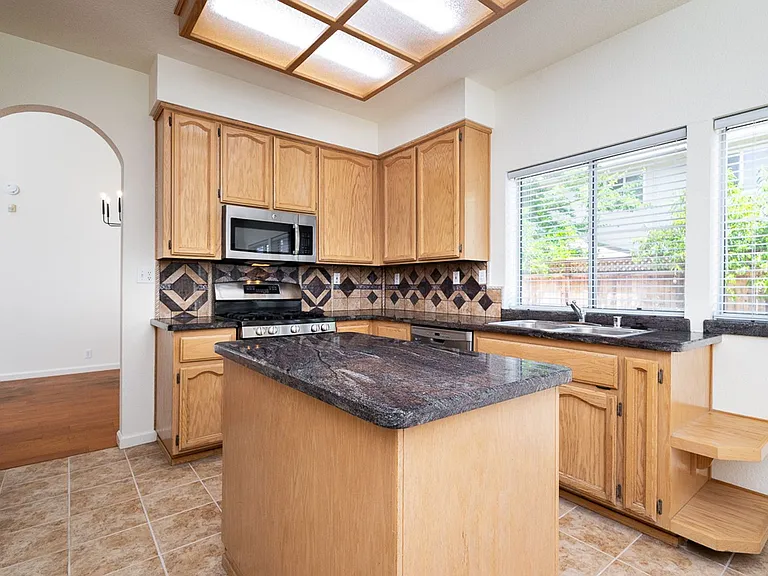 131 Royalton Cir — Photo 4