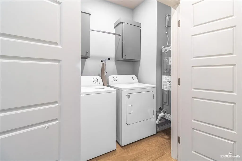 3 bed, 2.0 bath, 1165 sqft, $1,300 — Photo 3