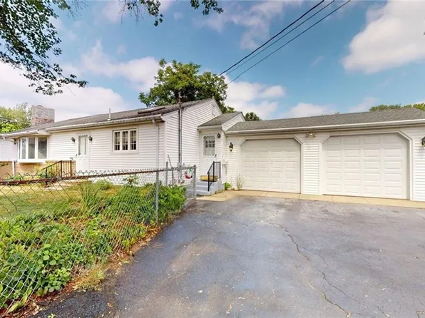 8 Vincent Ave, North Smithfield, RI 02896