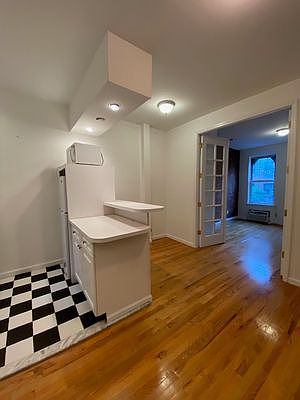 3rd image of 510 E 82nd St APT 3A