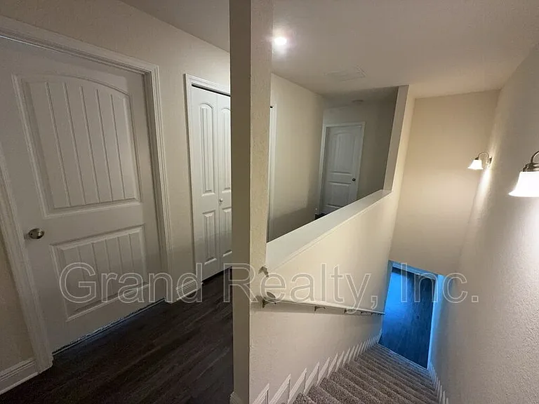 5033 Peach Dr — Photo 7
