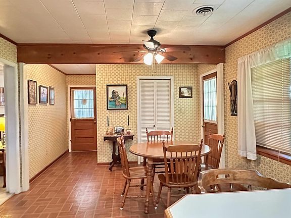 4th image of 422 Camellia Dr