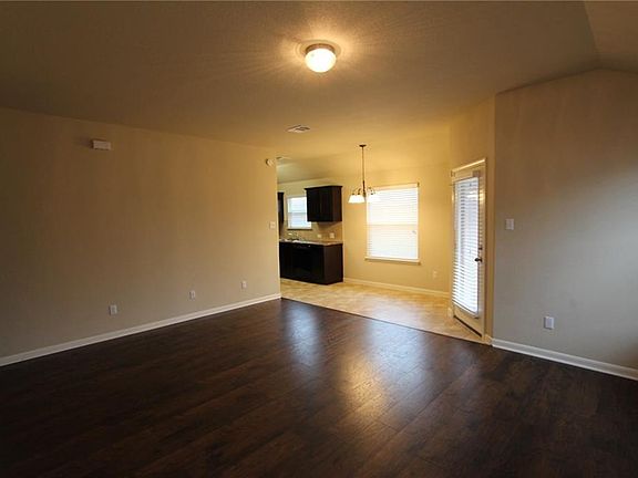 4th image of 213 Wild Cat Dr
