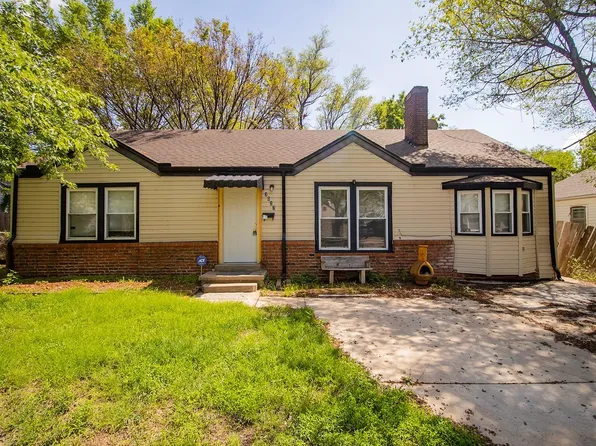 3027 E Maplewood Dr, Wichita, KS 67214