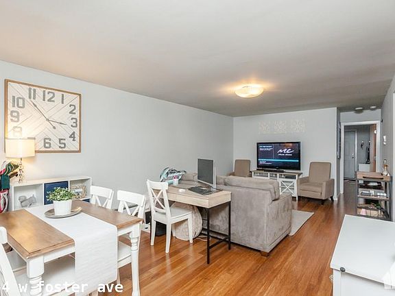 3rd image of 2254 W Foster Ave #1413