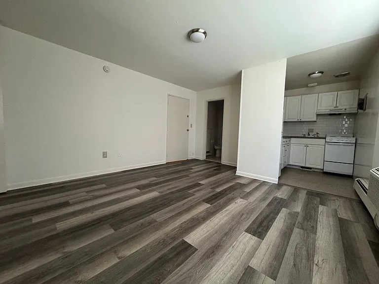 155 Wayne St #2B — Photo 2