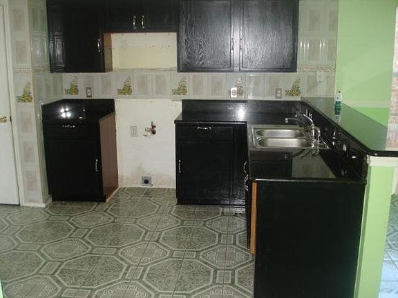 4th image of 1416 Thornhill Ln