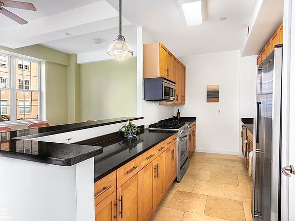 3rd image of 319 W 118th St #1B