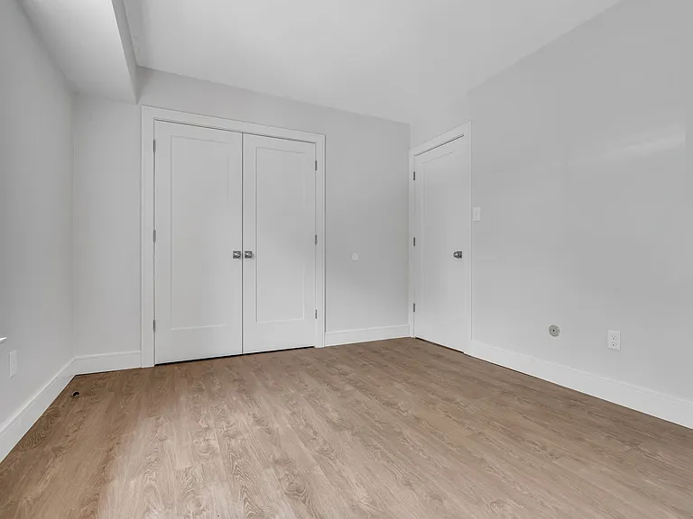 Ambassador Apartments — Photo 11
