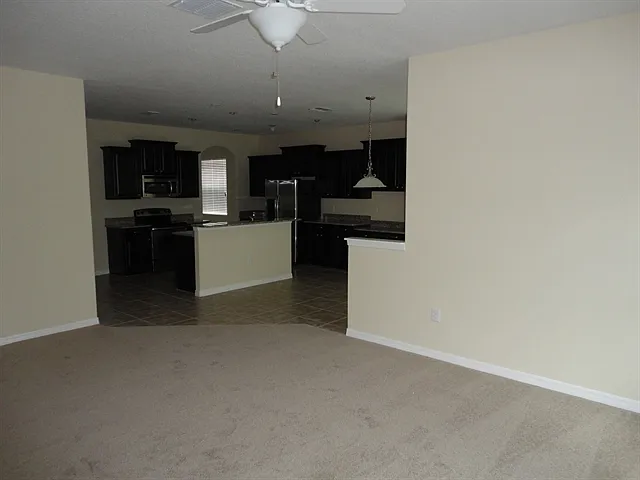 5 bed, 3.0 bath, 3382 sqft, $3,325 — Photo 4