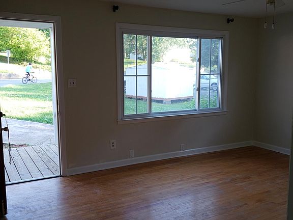 4th image of 755 Georgia St