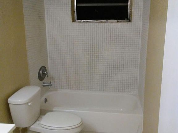 5th image of 1949 NE 172nd St APT 3