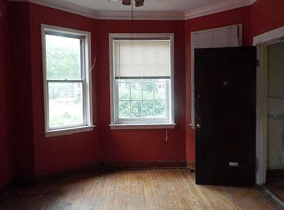 3rd image of 5415 S Winchester Ave