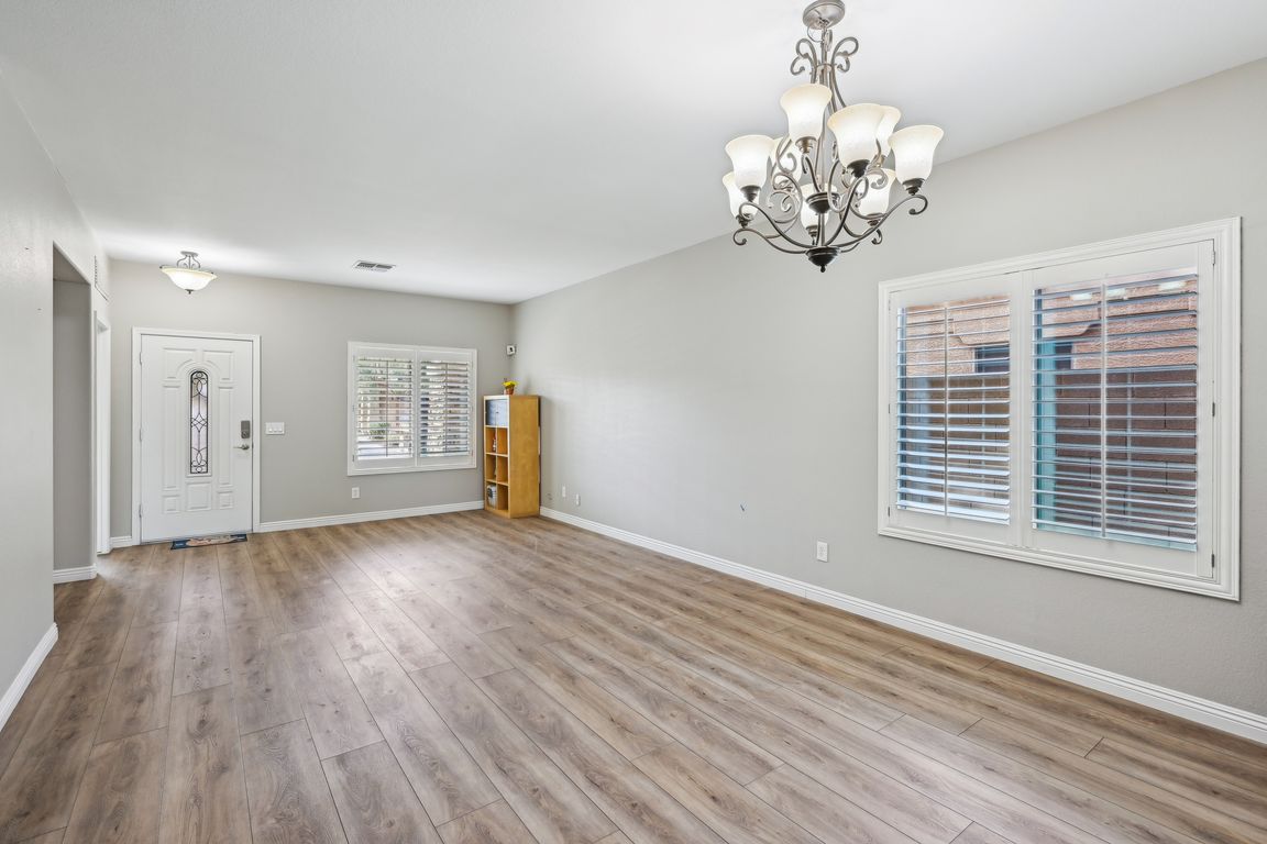 W Quail Ave-008.jpg