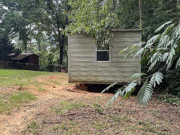 4th image of 4800 Leland Dr