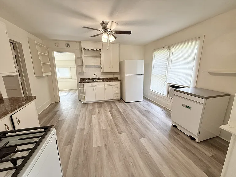 305 Beard St — Photo 8